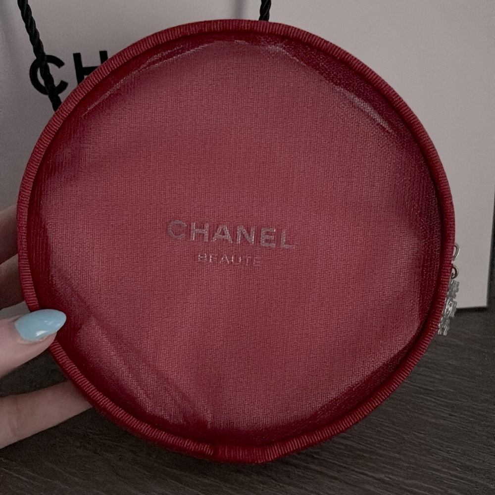 CHANEL beauty Red Cosmetic Bag - Picture 5 of 6